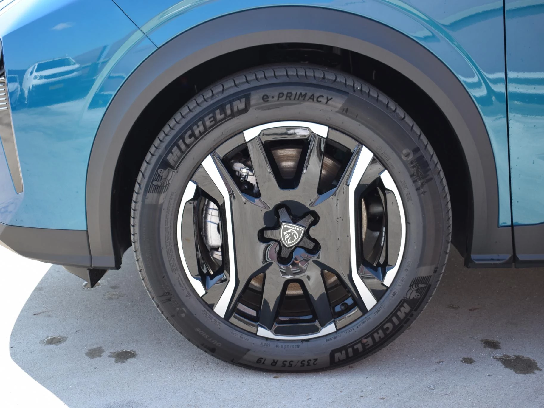 Hoofdafbeelding Peugeot e-3008