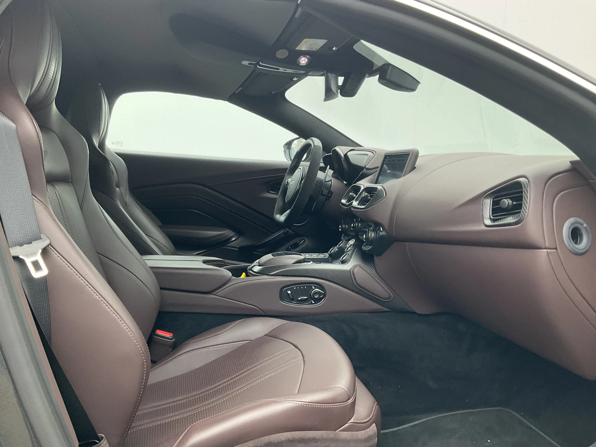 Hoofdafbeelding Aston Martin V8 Vantage