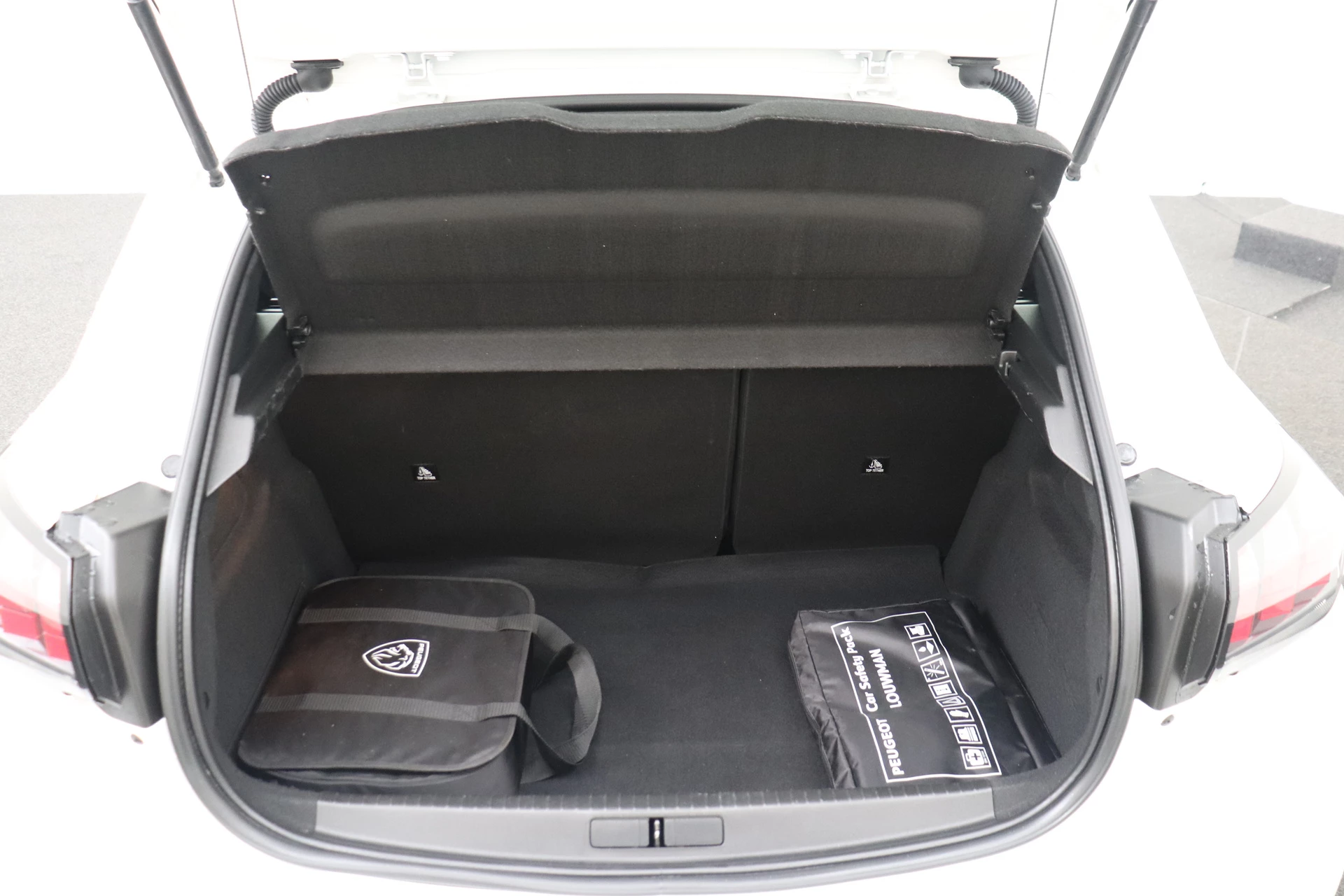 Hoofdafbeelding Peugeot e-208