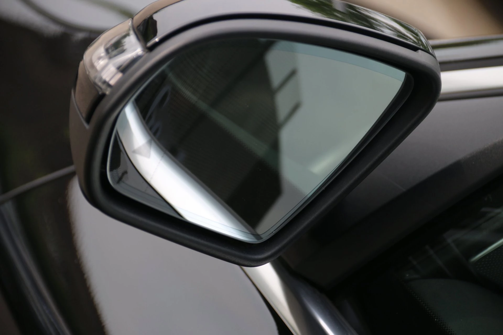 Hoofdafbeelding Mercedes-Benz EQC