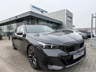 BMW 5 Serie Touring 520i M Sport Pro Pano-Dak | Adapt. Cruise | Iconic Glow | Harman Kardon