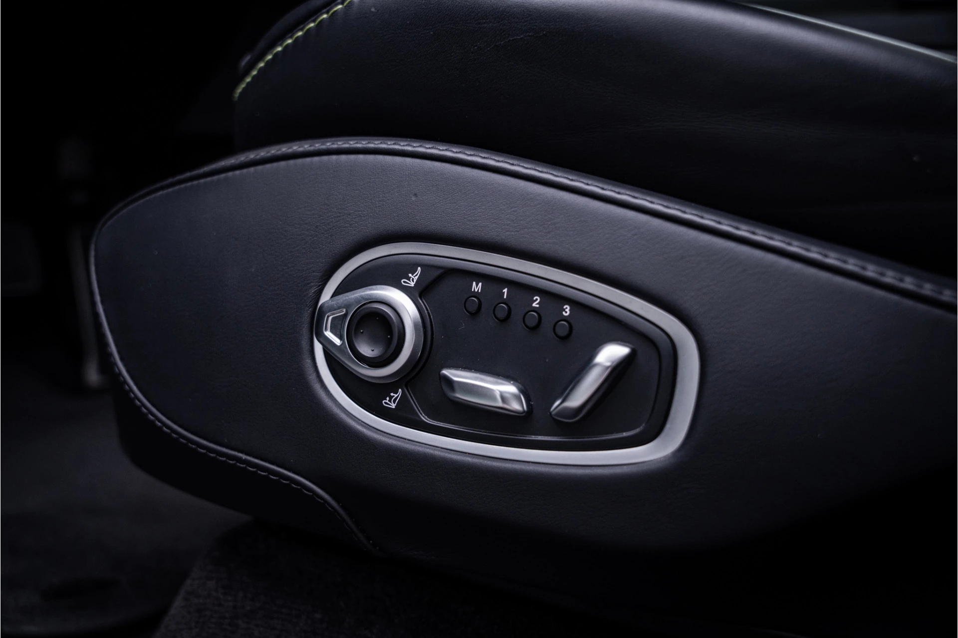 Hoofdafbeelding Aston Martin DBX