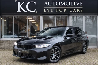 BMW 3 Serie Touring 320i High Executive | Pano | Trekhaak | Sfeer | HuD |