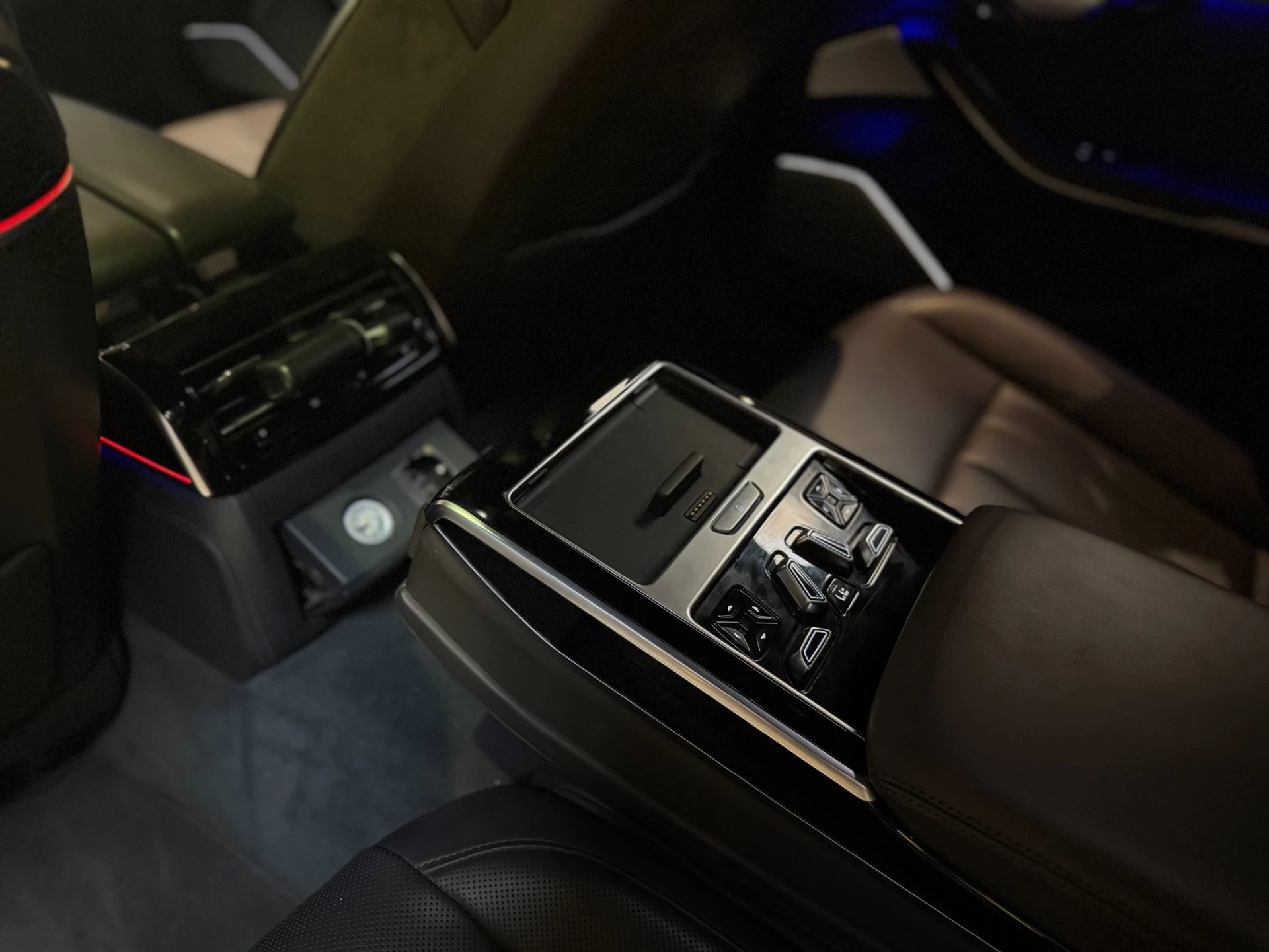 Hoofdafbeelding Audi A8