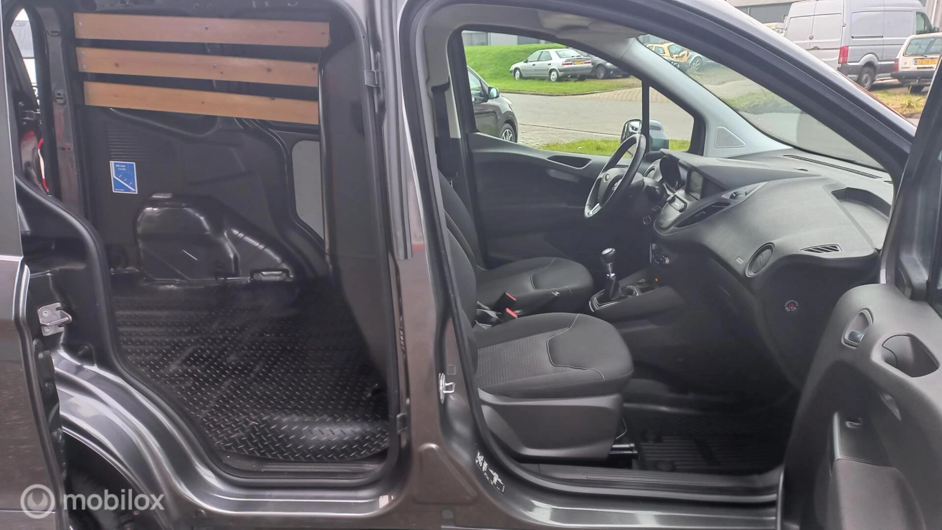 Hoofdafbeelding Ford Transit Courier