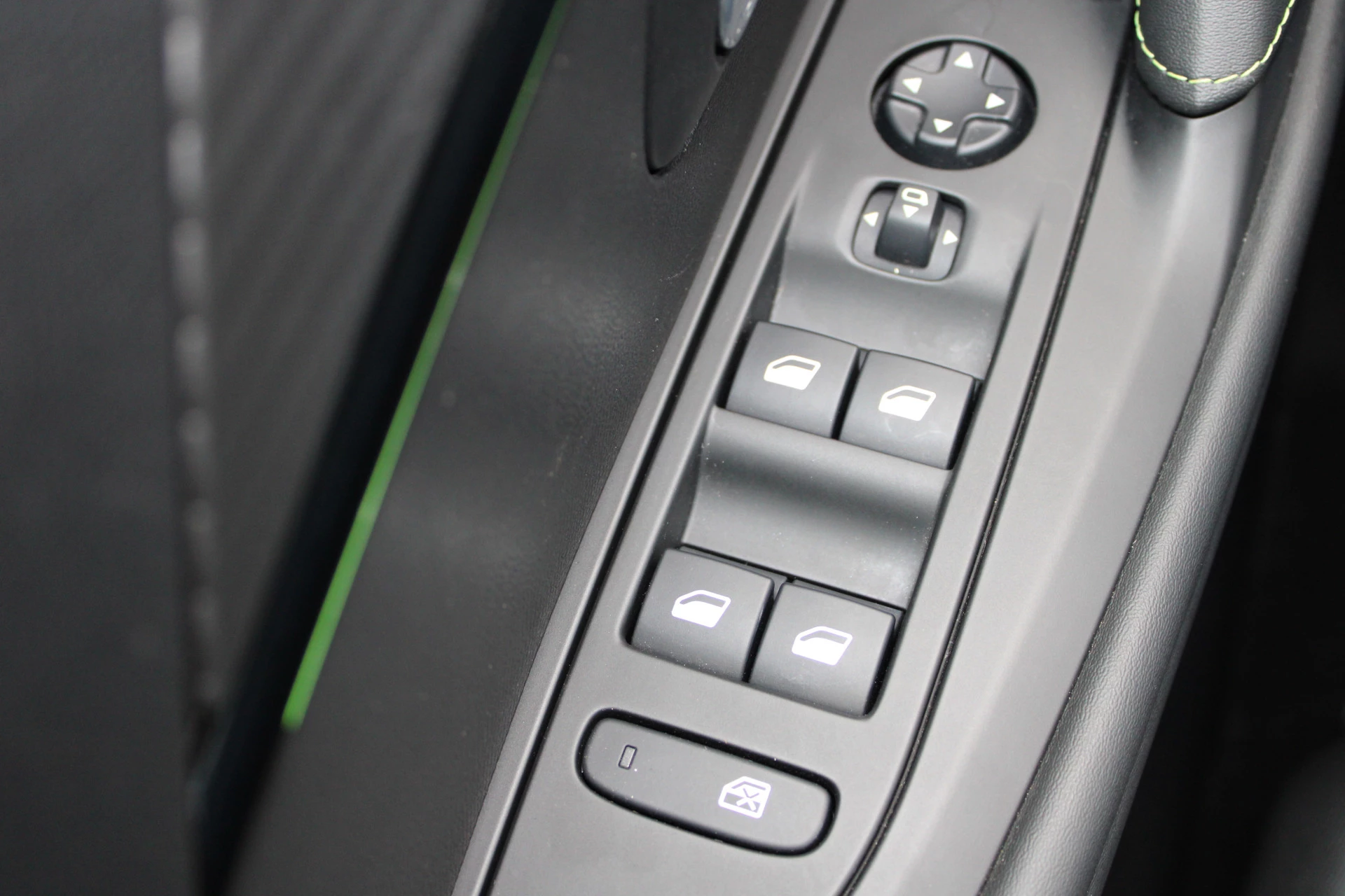 Hoofdafbeelding Peugeot e-208