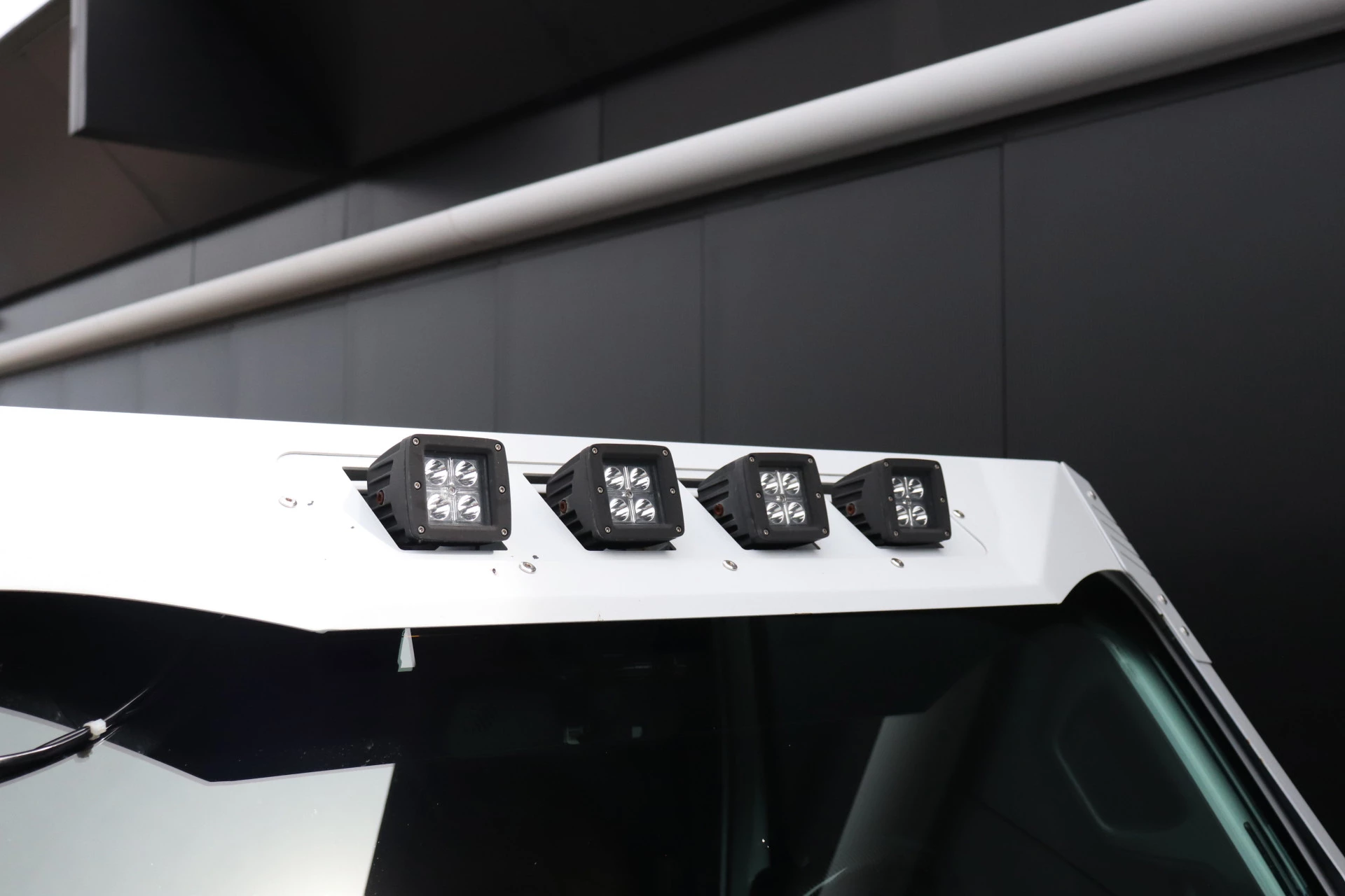 Hoofdafbeelding Jeep BRUTE | 246 PK | LEDER | CAMERA | NAVI | CRUISE | UNIEK NW-PRIJS 250.000,-