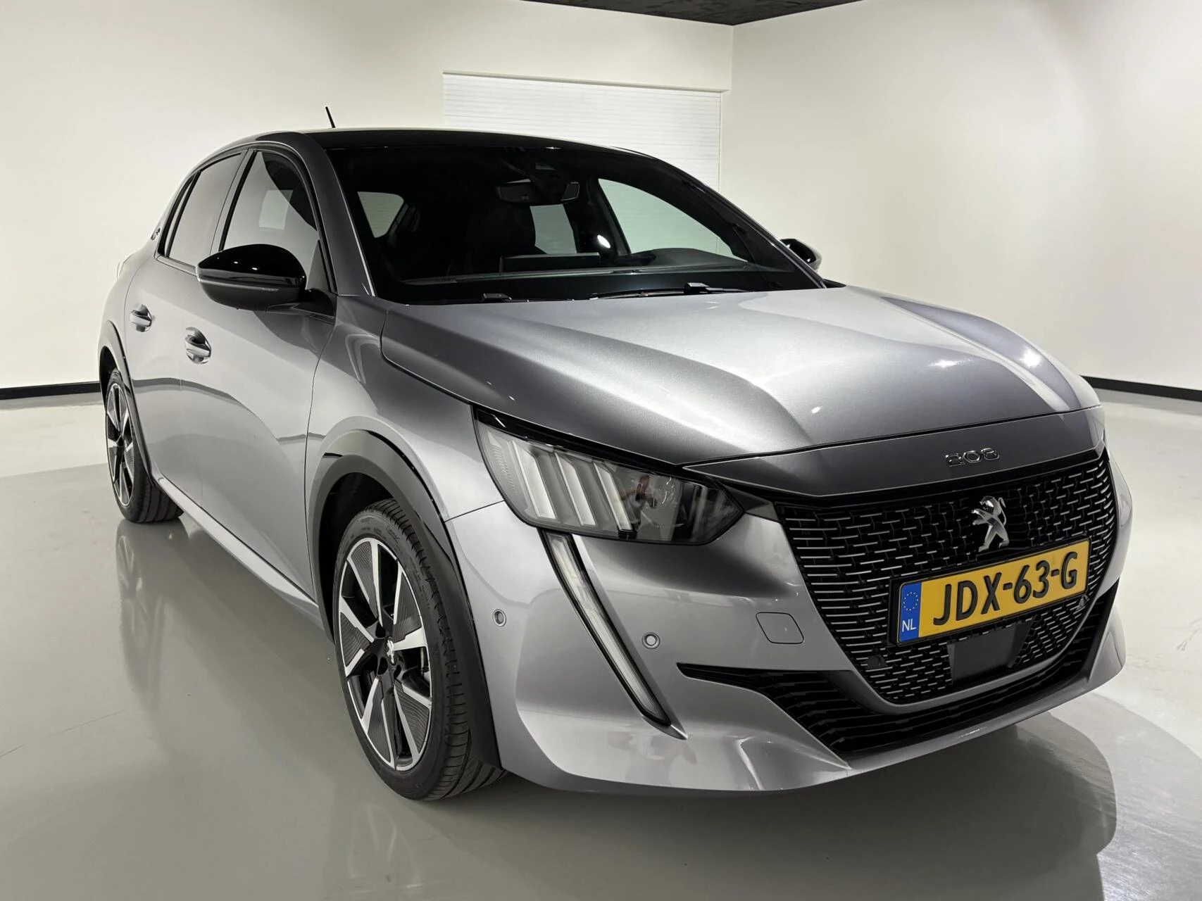 Hoofdafbeelding Peugeot e-208