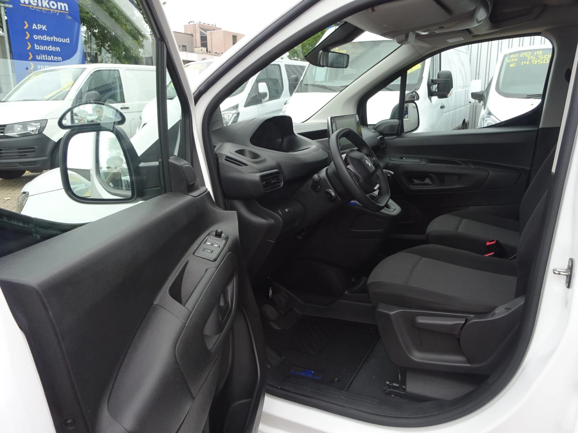 Hoofdafbeelding Peugeot Partner