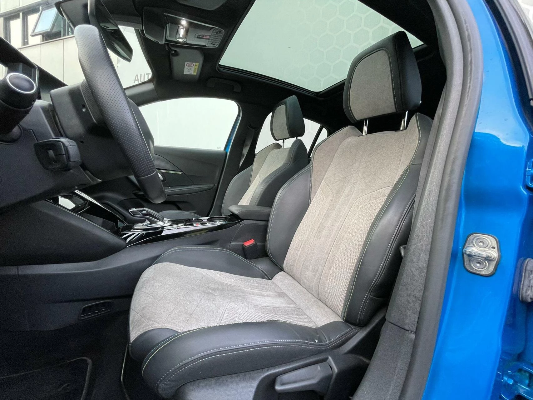 Hoofdafbeelding Peugeot e-208