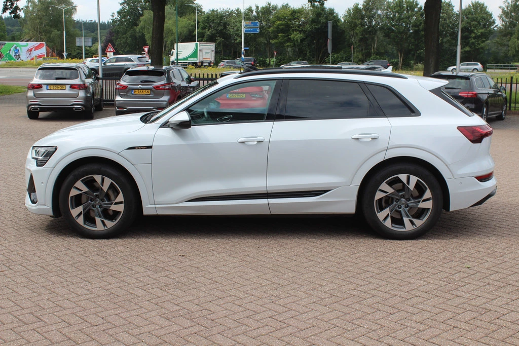 Hoofdafbeelding Audi e-tron
