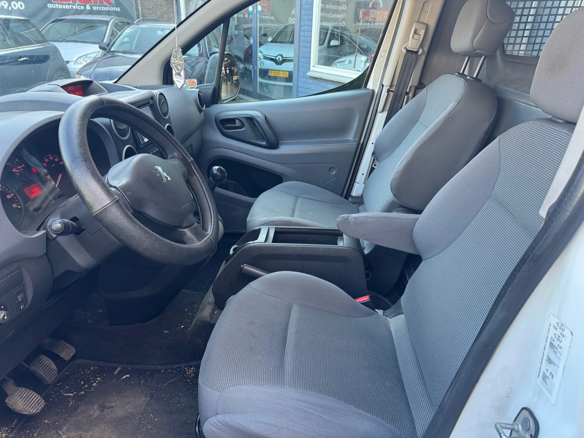 Hoofdafbeelding Peugeot Partner