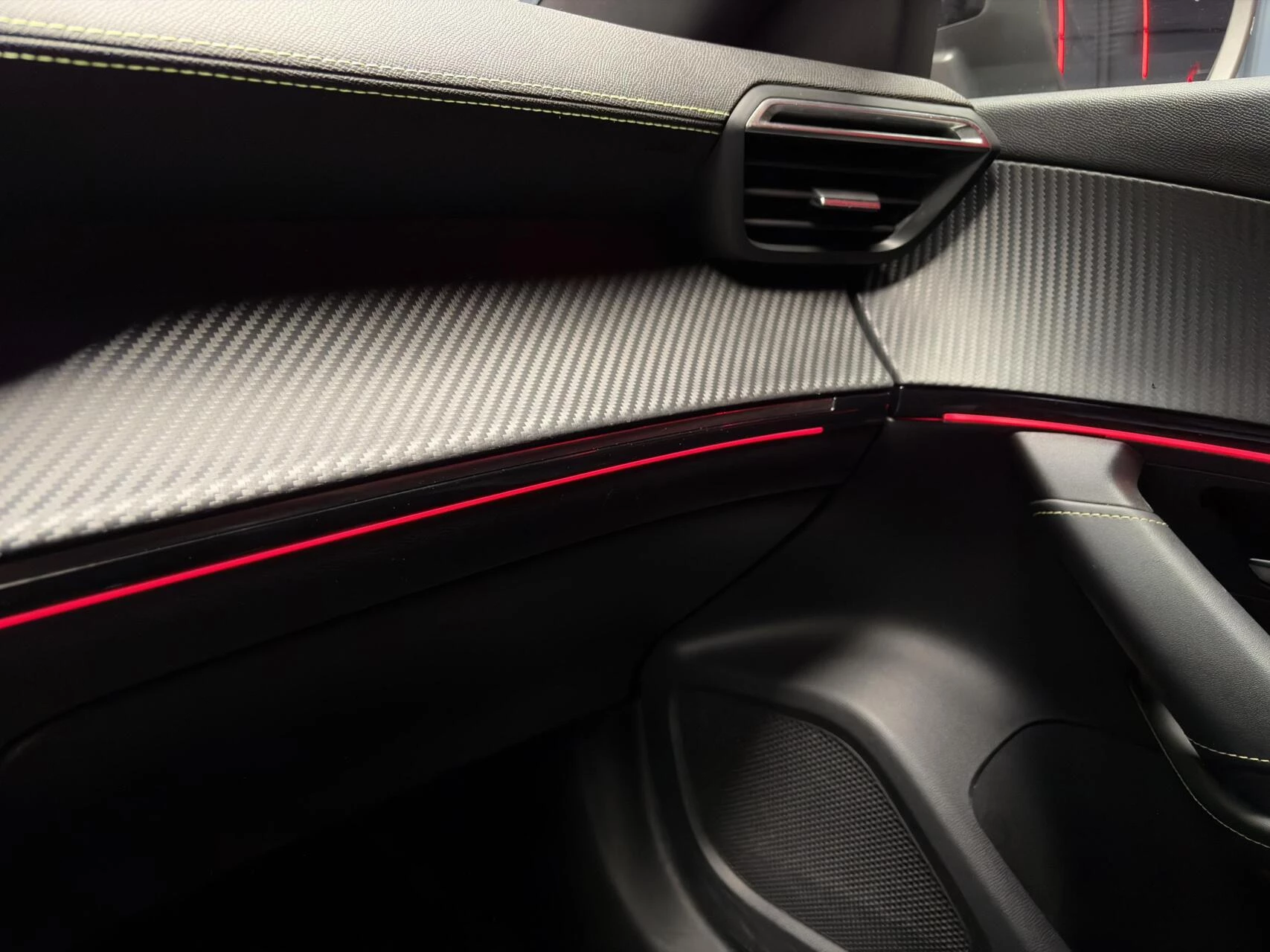 Hoofdafbeelding Peugeot e-2008