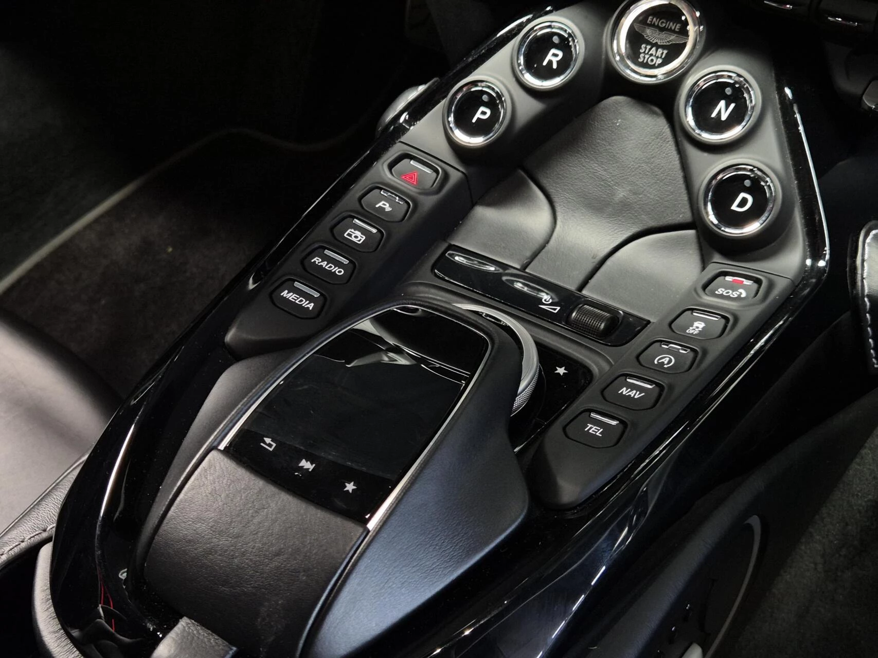 Hoofdafbeelding Aston Martin V8 Vantage