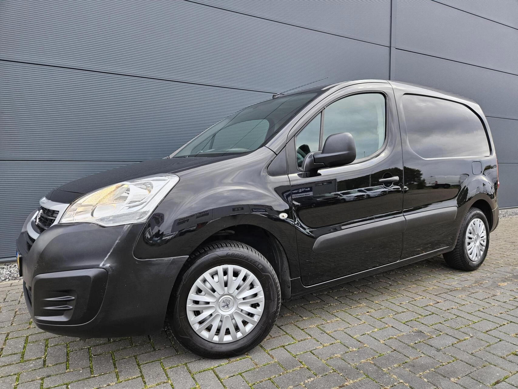 Hoofdafbeelding Peugeot Partner