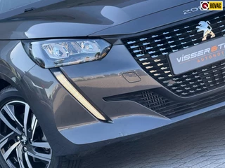 Peugeot 208 1.2 PureTech Allure Automaat - Gris Platinium - Carplay/3D-Dash/Cruise