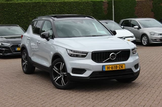 Volvo XC40 1.5 T5 Recharge R-Design 262pk / Full option! / Trekhaak / Panoramadak / 360Camera / Harman Kardon / 19'' / Stoel+Stuurverwarming / CarPlay / Dodehoek / DAB / Cruise Control