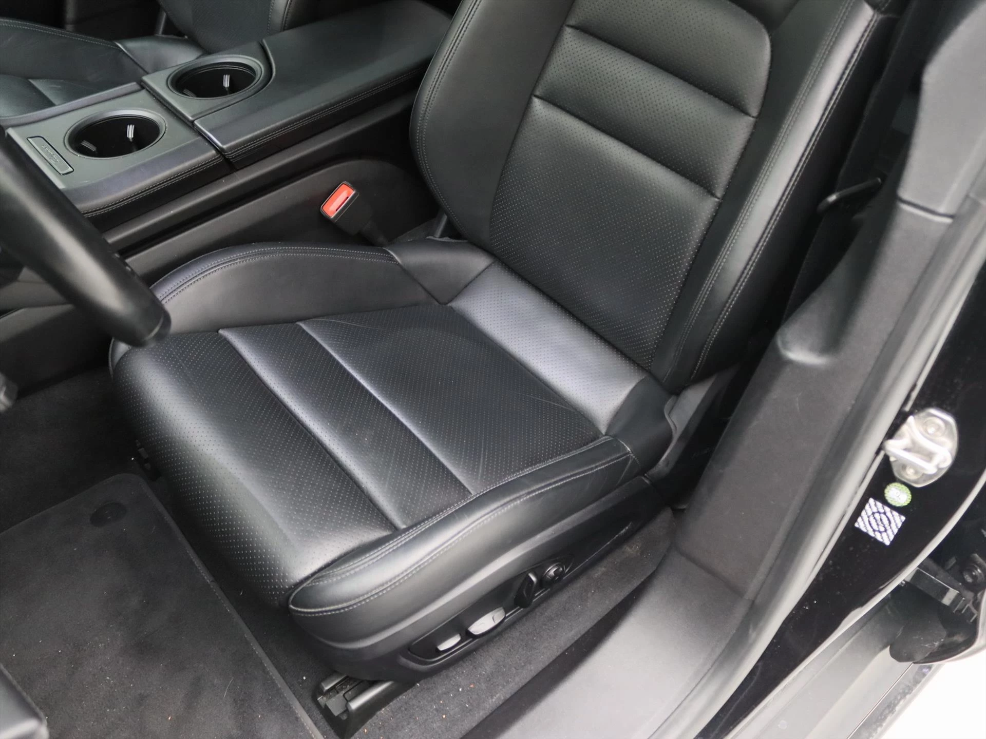 Hoofdafbeelding Porsche Taycan