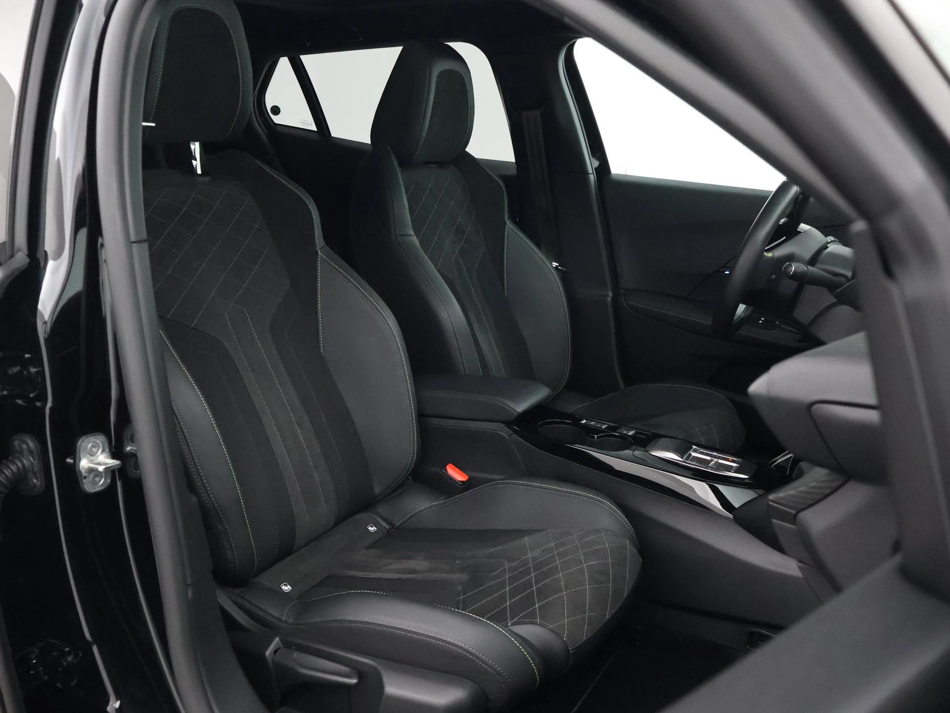 Hoofdafbeelding Peugeot e-2008