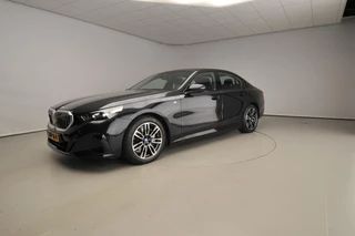 BMW i5 Sedan eDrive40 | M-Sportpakket | LED | Navigatie | Active cruise | Sportstoelen | Stoelverwarming | DAB | Alu 19 inch