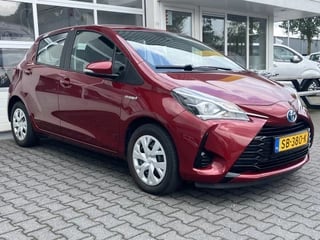 Hoofdafbeelding Toyota Yaris Toyota Yaris 1.5 Hybrid Aspiration Cruise control Climate control Camera Multimedia-voorbereiding