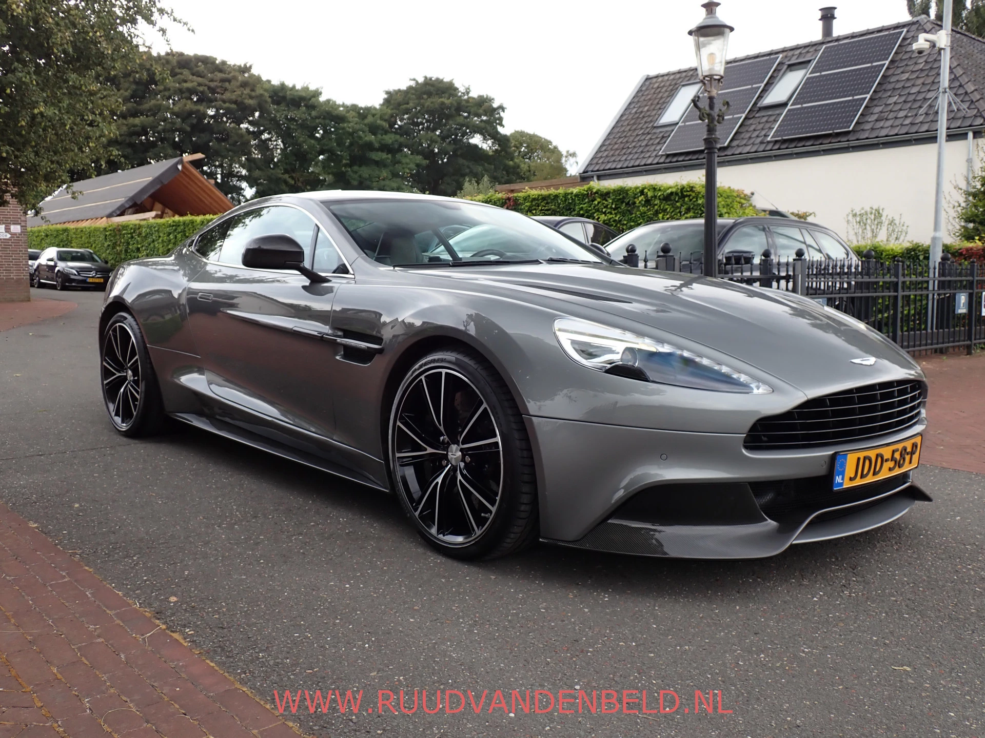 Hoofdafbeelding Aston Martin V12 Vanquish