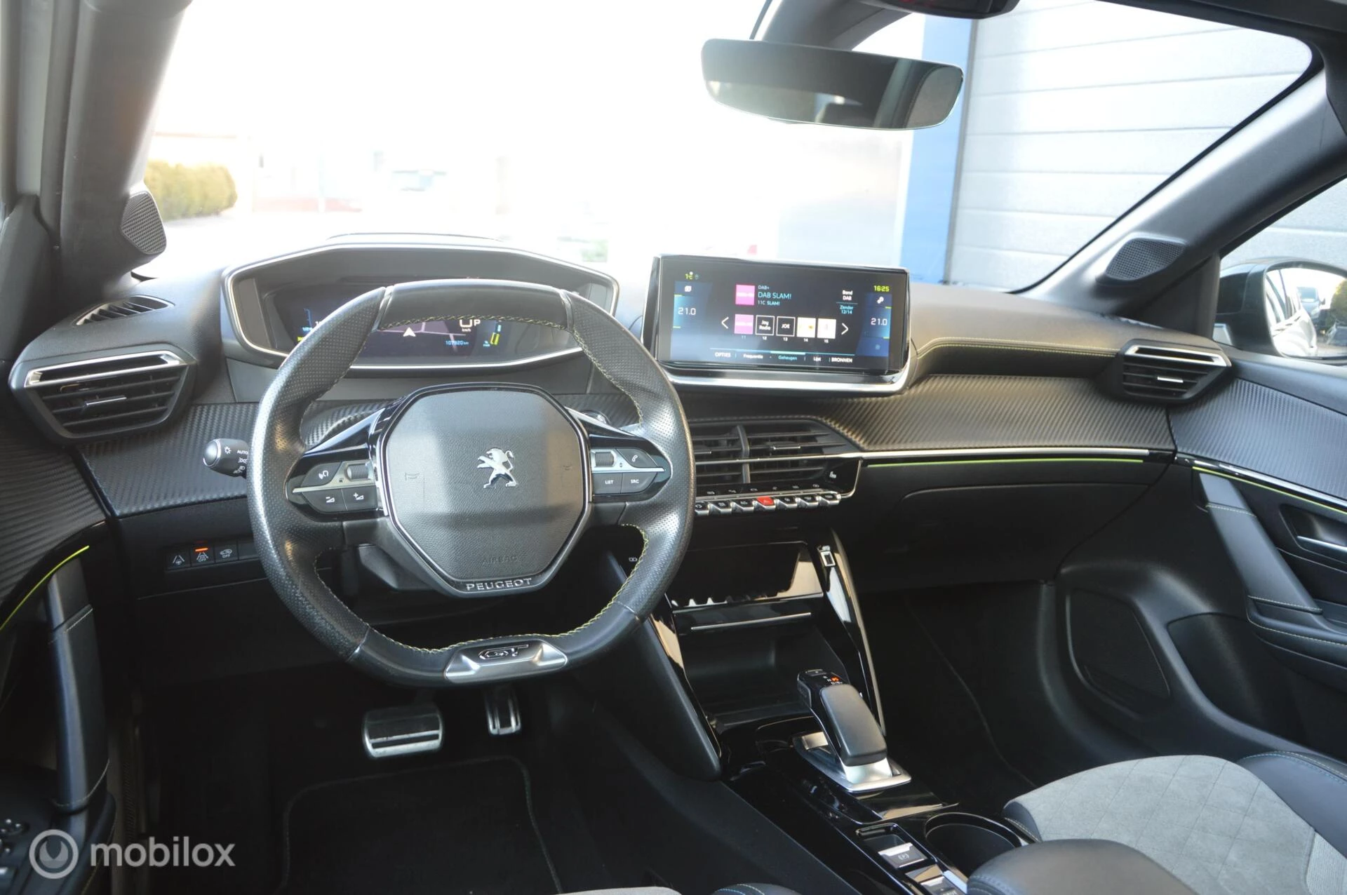 Hoofdafbeelding Peugeot e-208