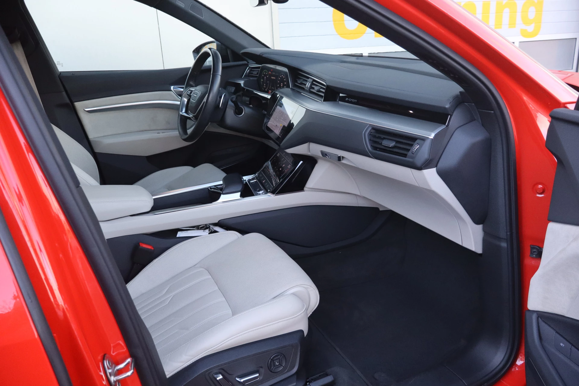 Hoofdafbeelding Audi e-tron