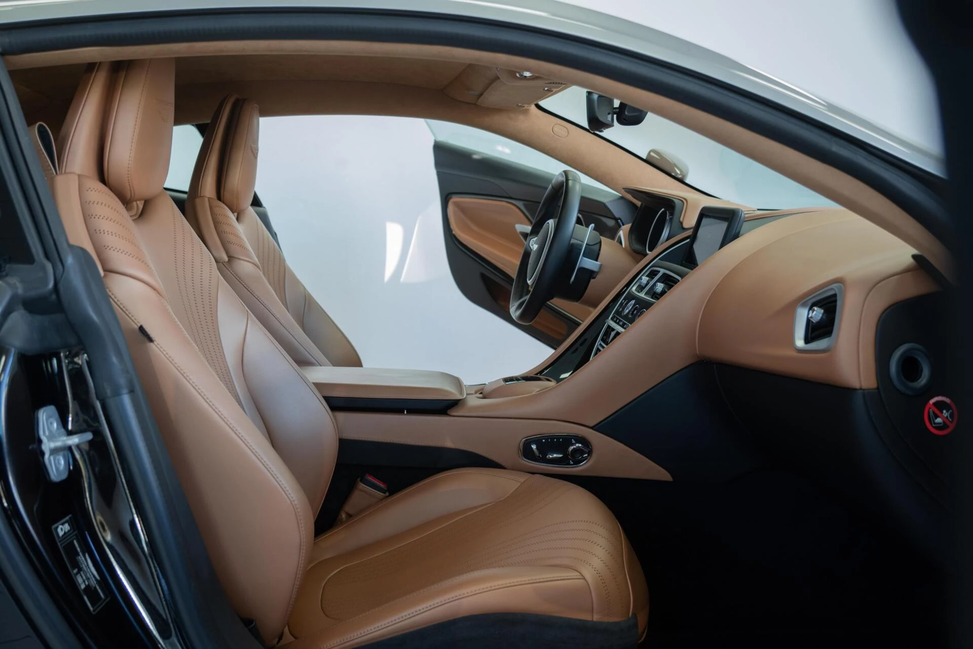 Hoofdafbeelding Aston Martin DB11