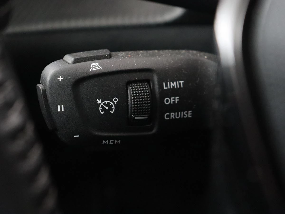 Hoofdafbeelding Peugeot e-2008