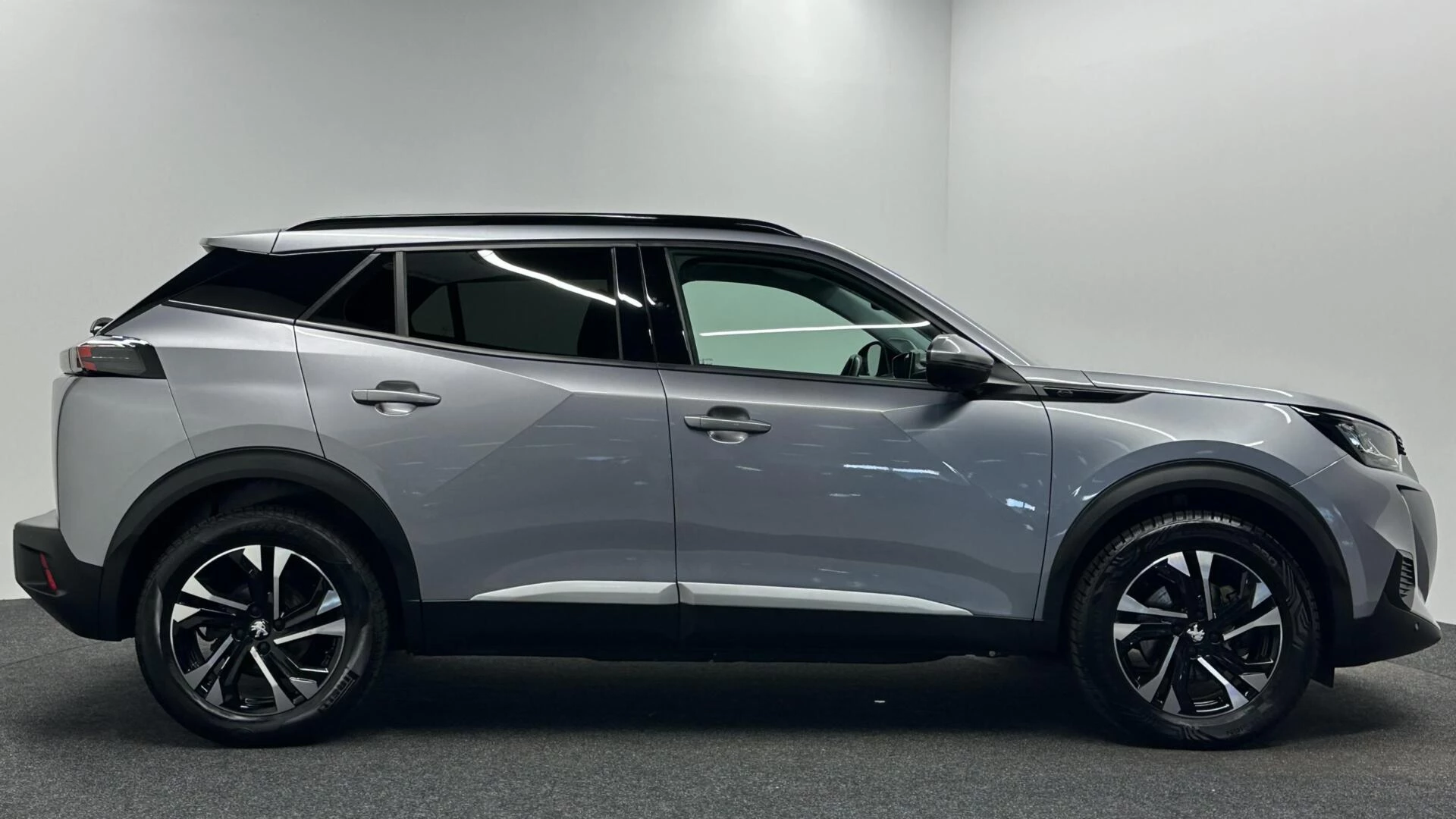 Hoofdafbeelding Peugeot e-2008