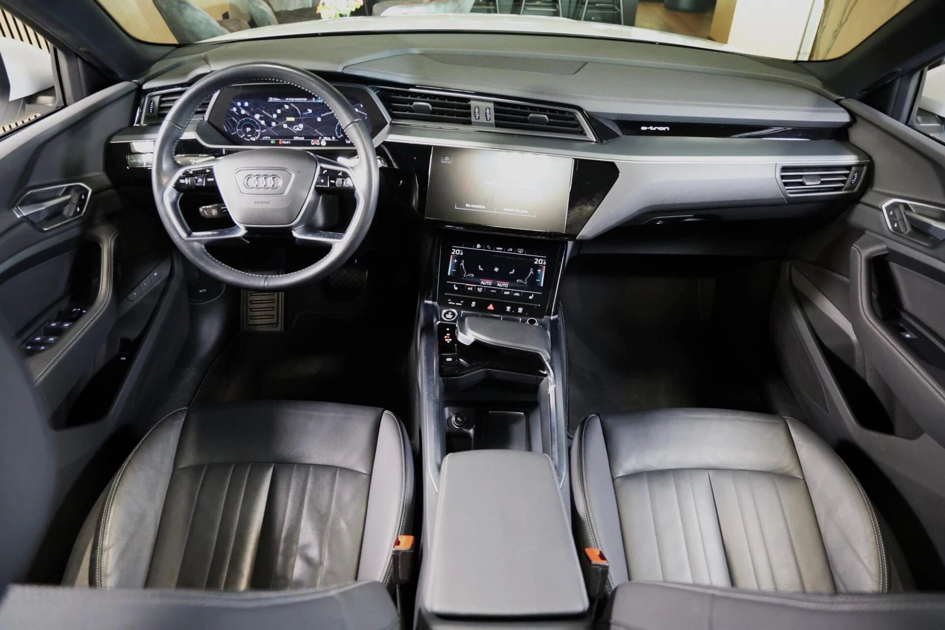 Hoofdafbeelding Audi e-tron