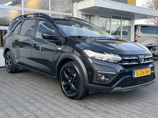 Hoofdafbeelding Dacia Jogger Dacia Jogger 1.0 TCe 110 Extreme 7p. Camera Cruise control Stoelverwarming 1e eigenaar Apple Carplay/Android Auto