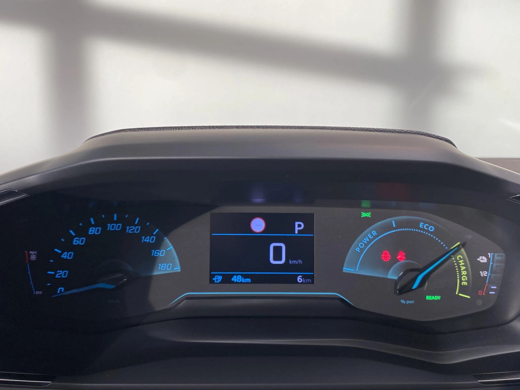 Hoofdafbeelding Peugeot e-208