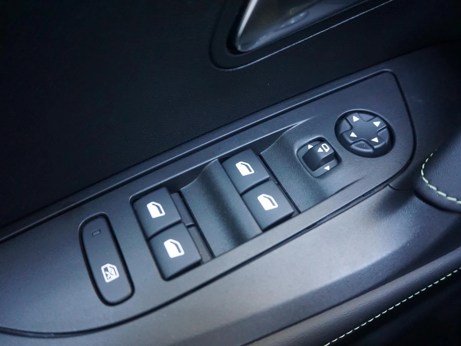 Hoofdafbeelding Peugeot e-2008