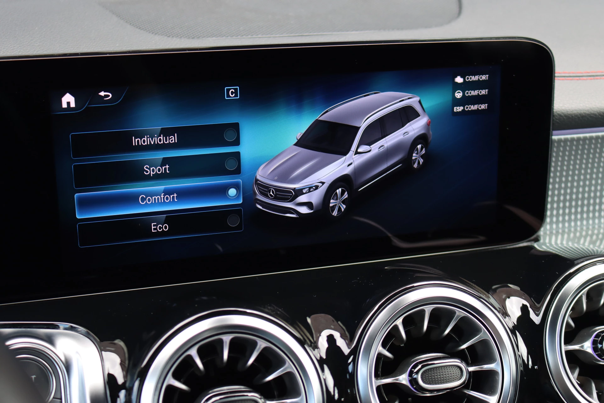 Hoofdafbeelding Mercedes-Benz EQB