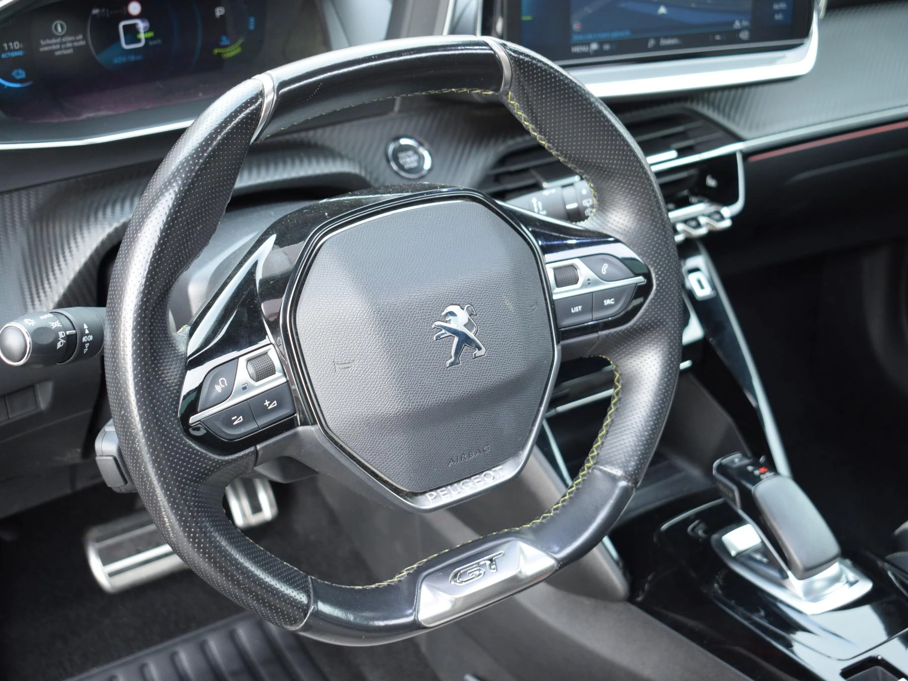 Hoofdafbeelding Peugeot e-2008