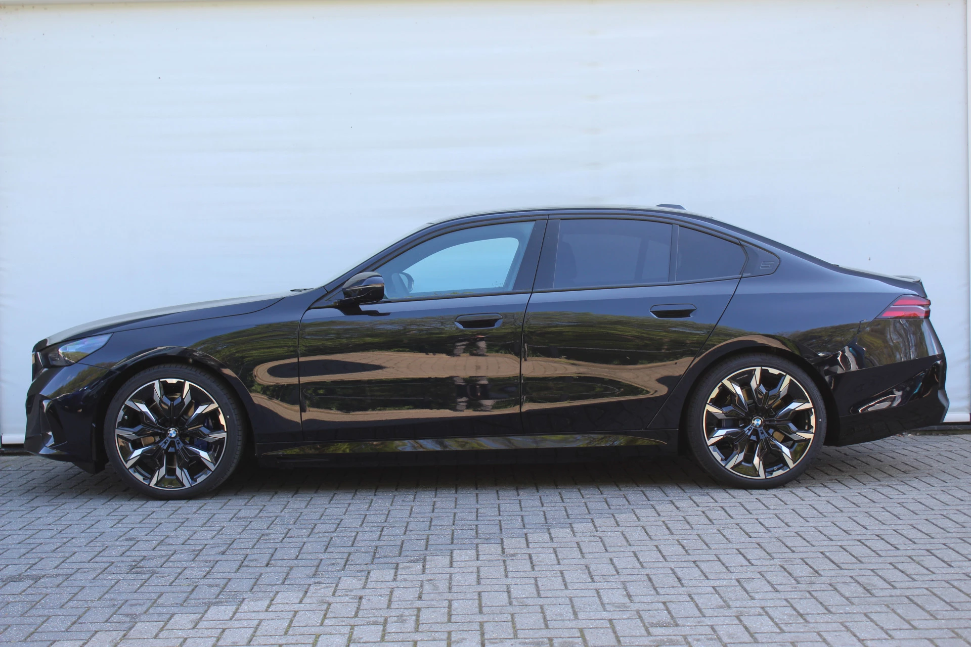 Hoofdafbeelding BMW i5