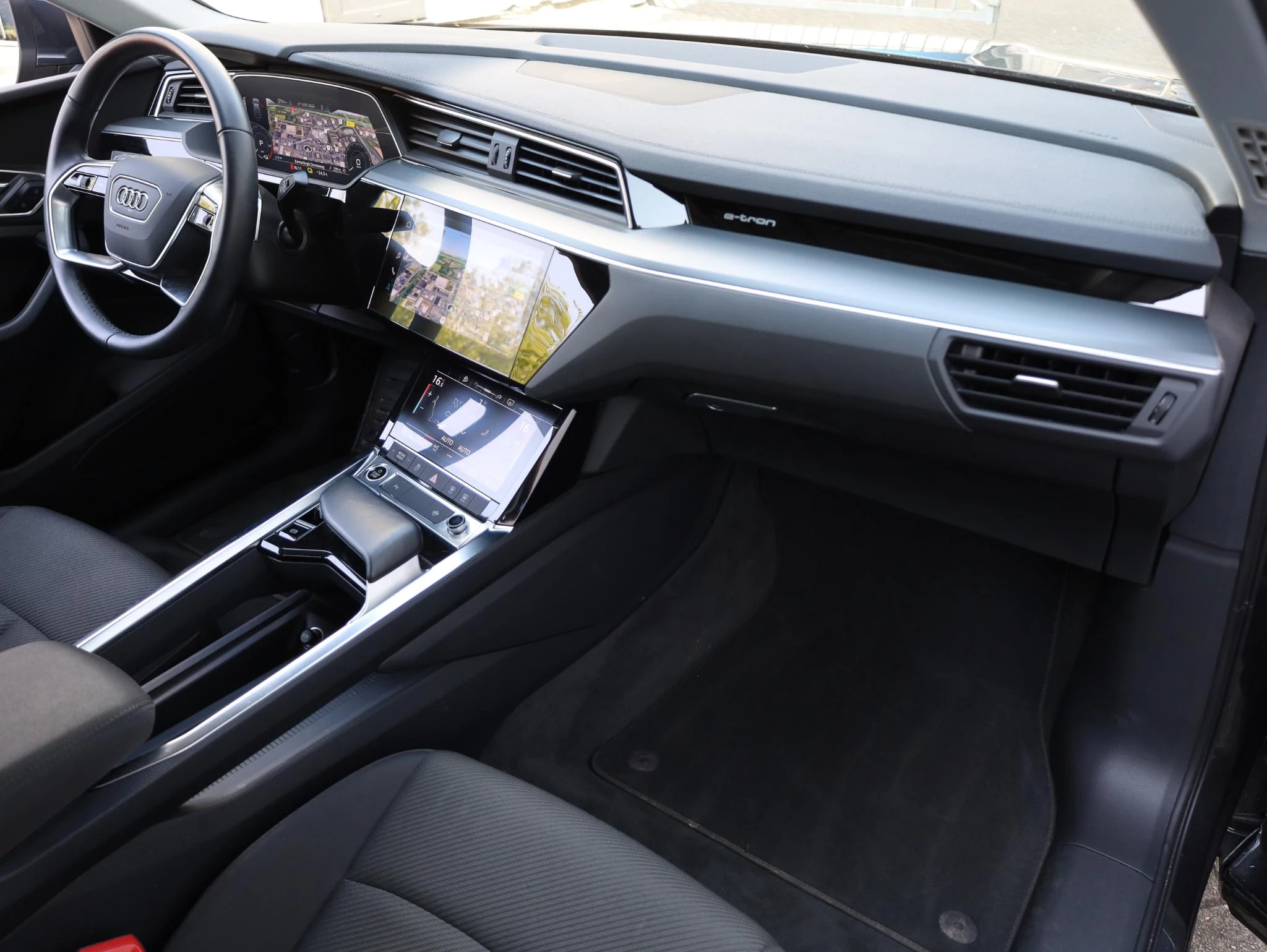 Hoofdafbeelding Audi e-tron