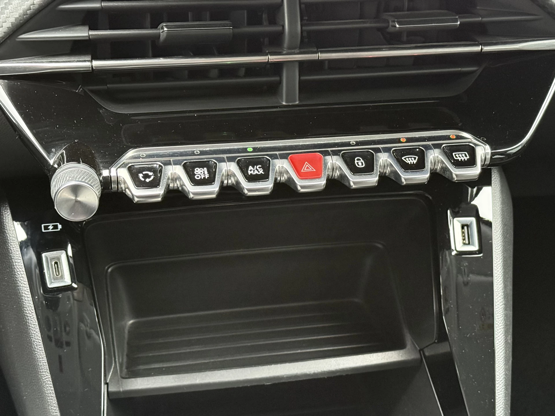 Hoofdafbeelding Peugeot e-2008