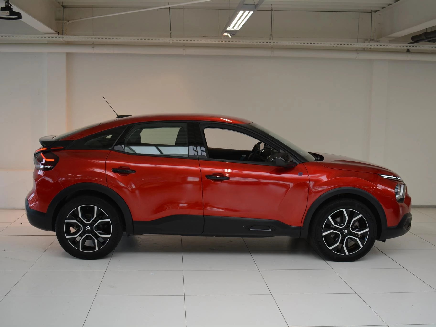 Hoofdafbeelding Citroën ë-C4