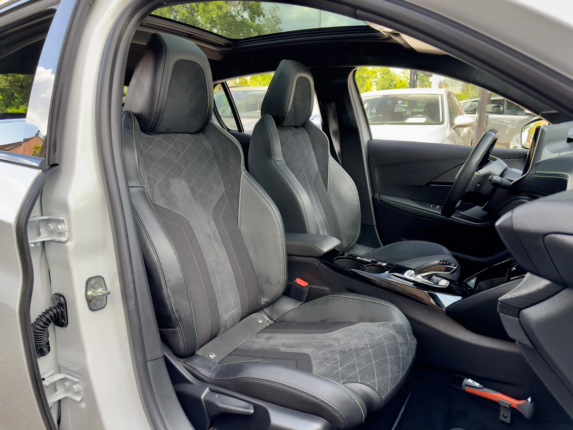 Hoofdafbeelding Peugeot e-208