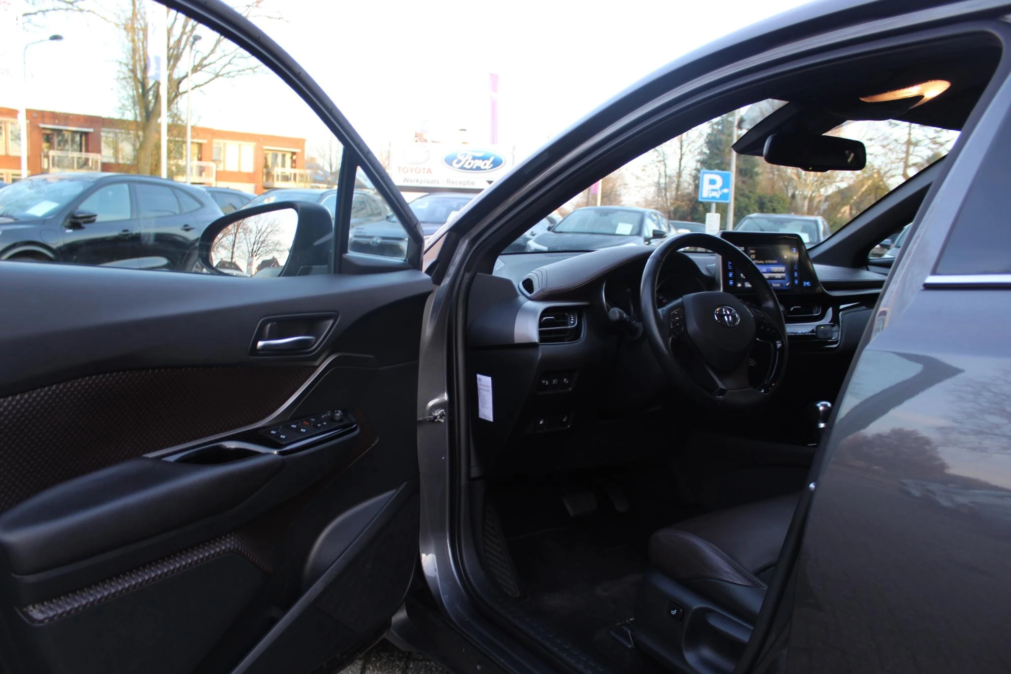 Hoofdafbeelding Toyota C-HR