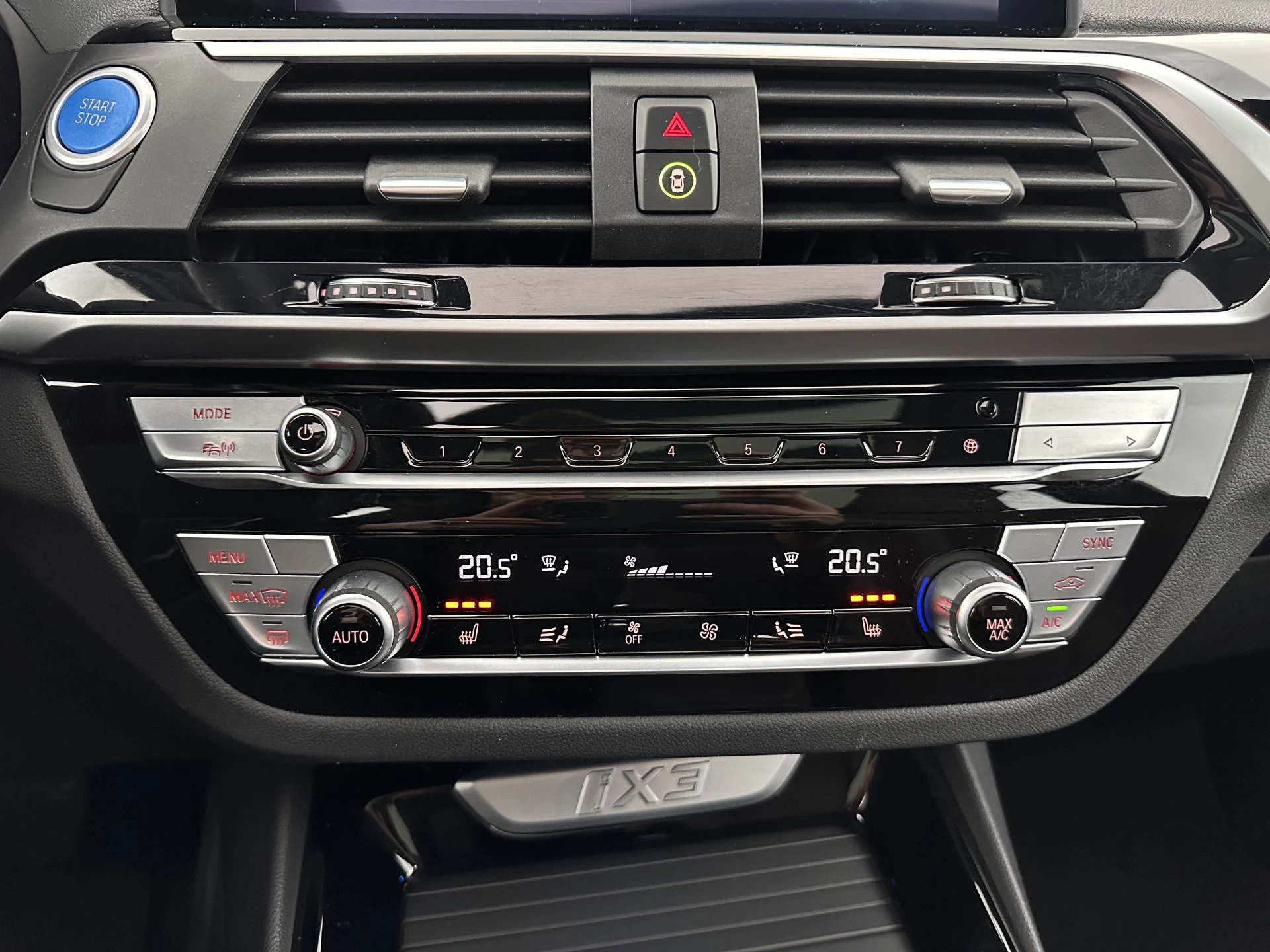 Hoofdafbeelding BMW iX3