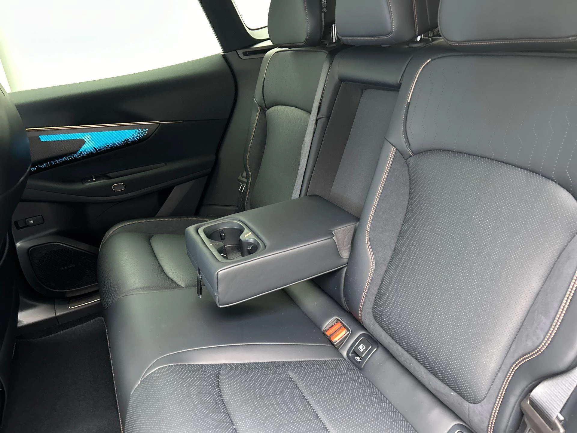 Hoofdafbeelding Lynk & Co 08