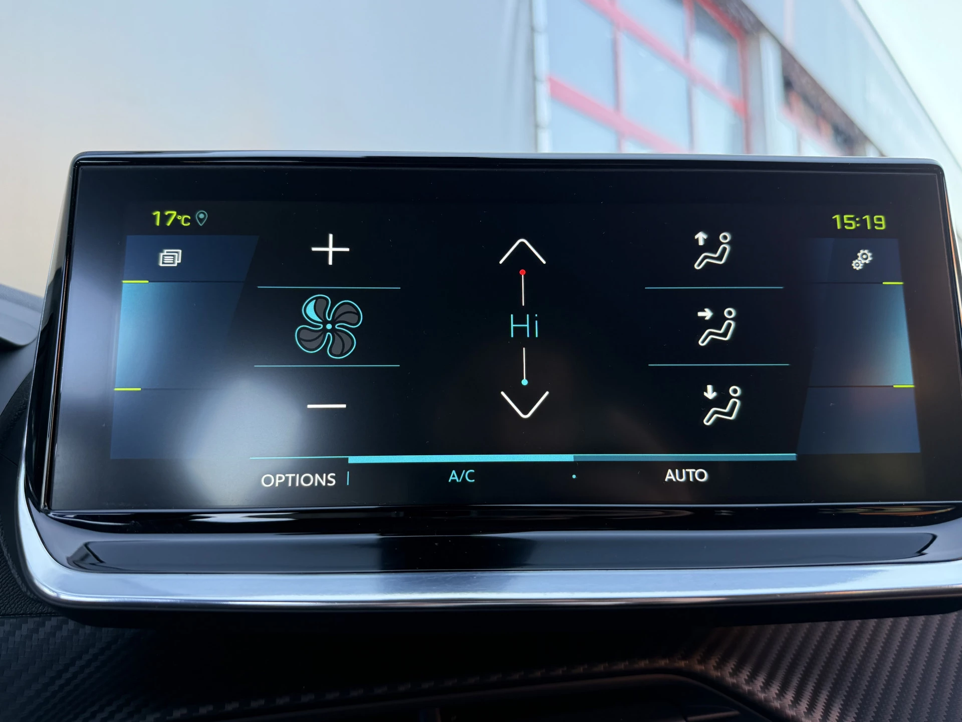 Hoofdafbeelding Peugeot e-2008