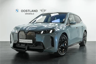 BMW iX xDrive60 M Sport / Trekhaak / Panoramadak / Comfort Access / Soft-Close / Stoelventilatie / Adaptieve LED / Harman Kardon / Parking Assistant Professional