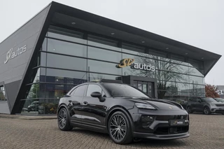 Hoofdafbeelding Porsche Macan Porsche Macan 4 388pk 100kWh Panoramadak Luchtvering Bijrijdersdisplay 18-weg Sportstoelen Bose NLauto