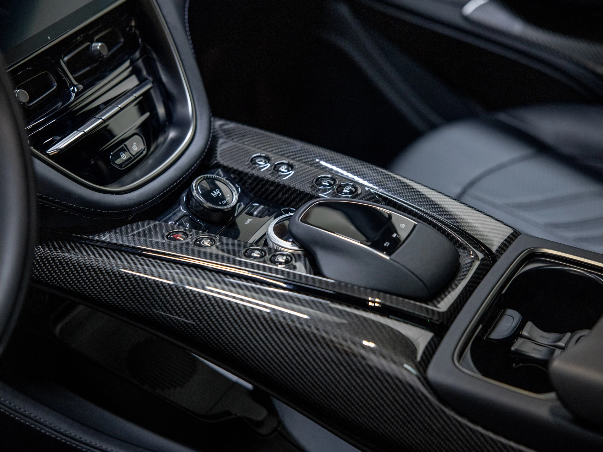 Hoofdafbeelding Aston Martin DBX