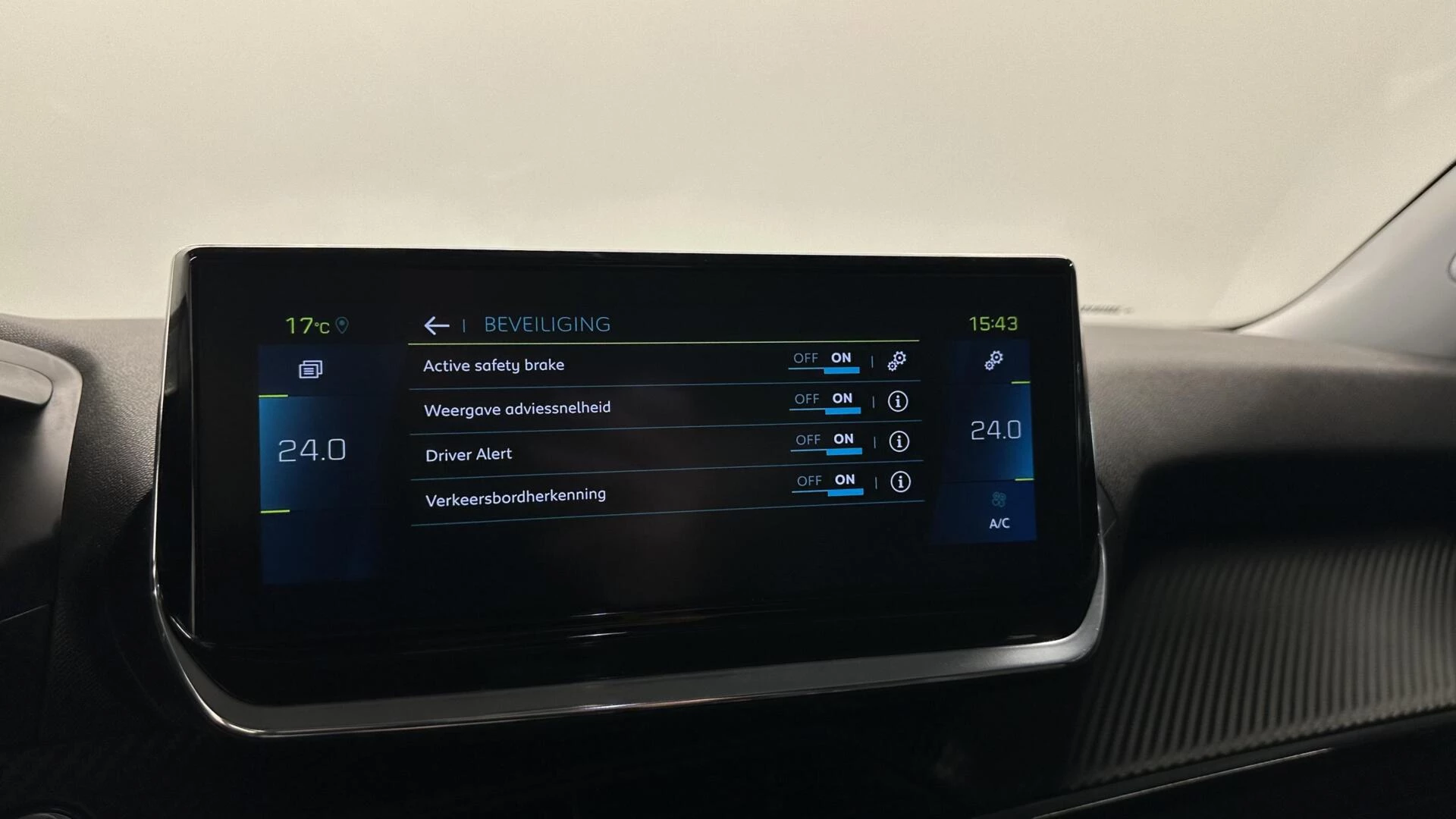 Hoofdafbeelding Peugeot e-2008